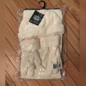 Set of matching winter gloves, a scarf & a beanie